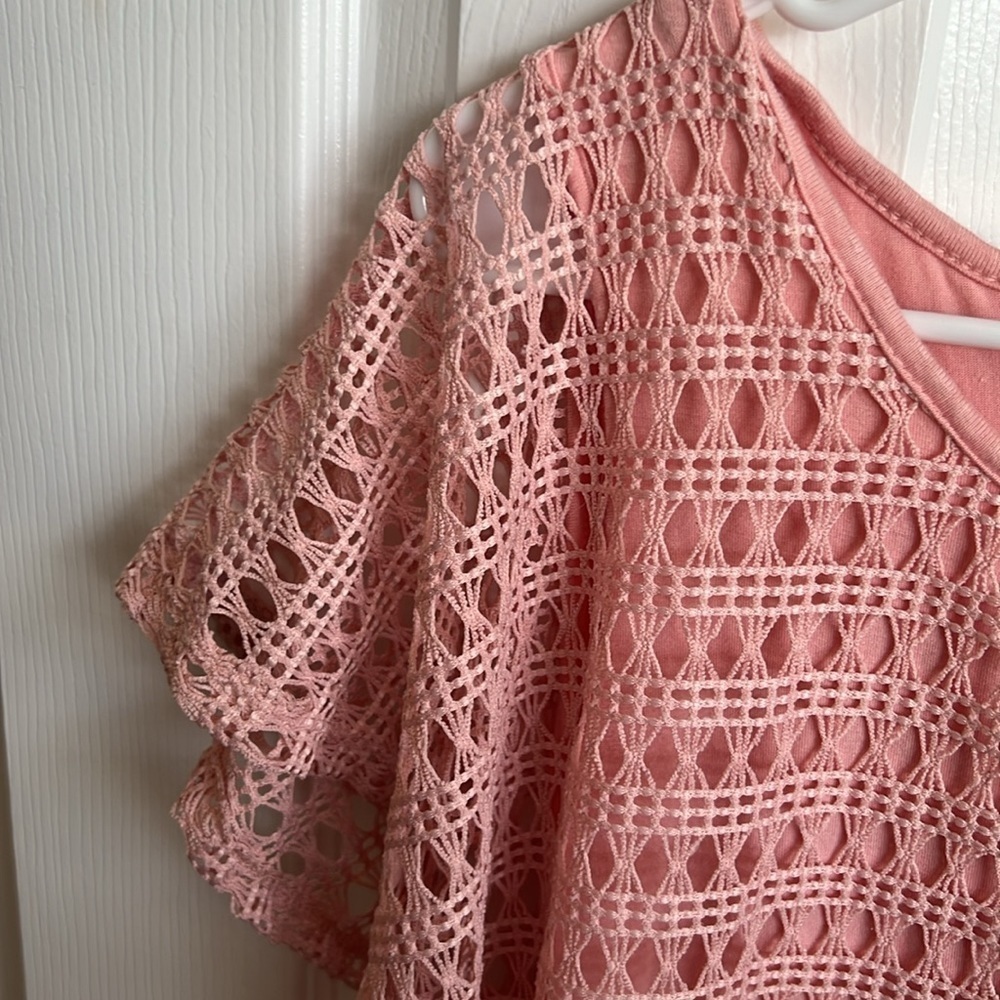 Ladies size medium crochet like top by Naïf - Picture 3 of 6